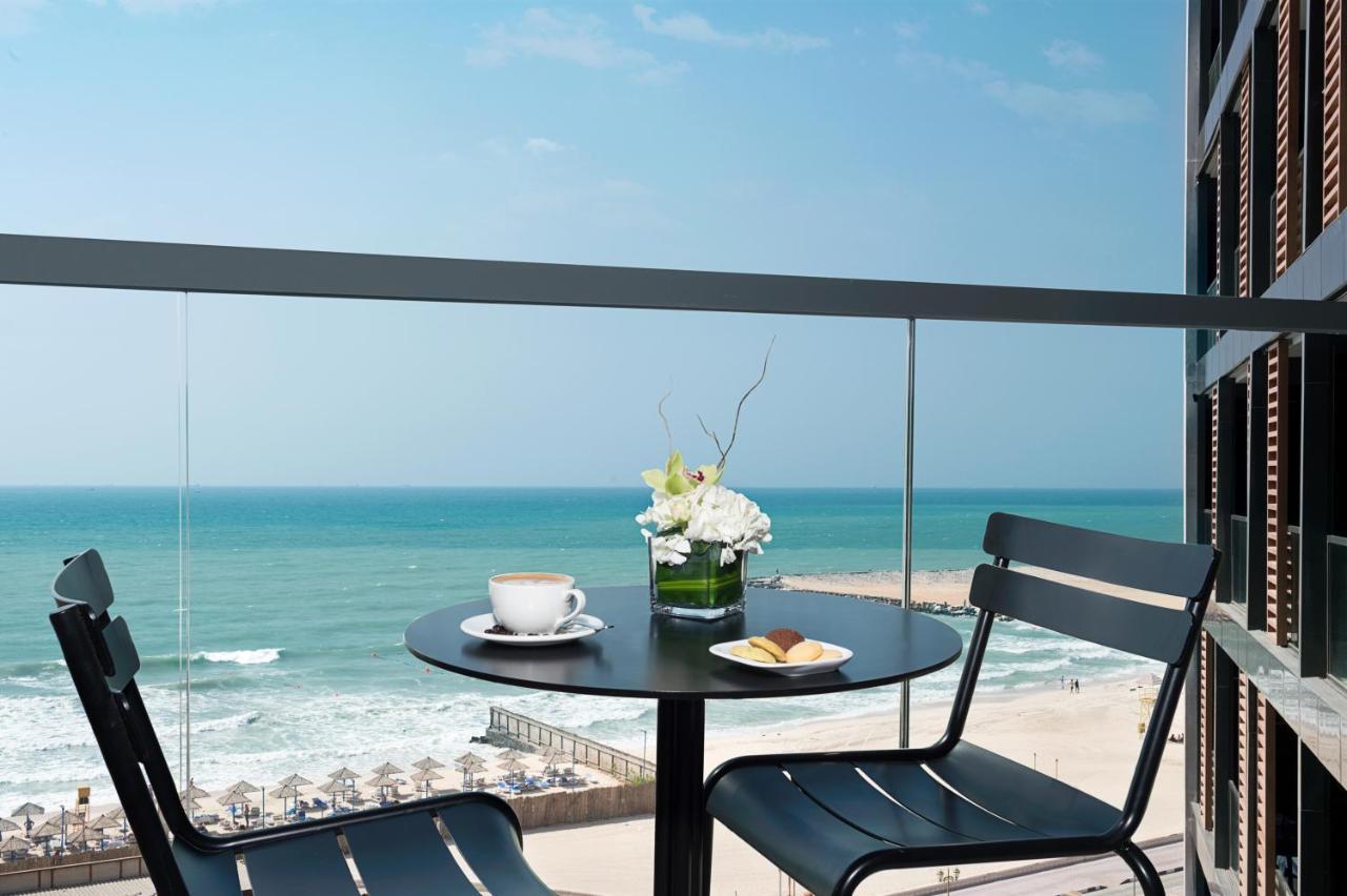 Hotel Wyndham Garden Ajman Corniche Exterior foto