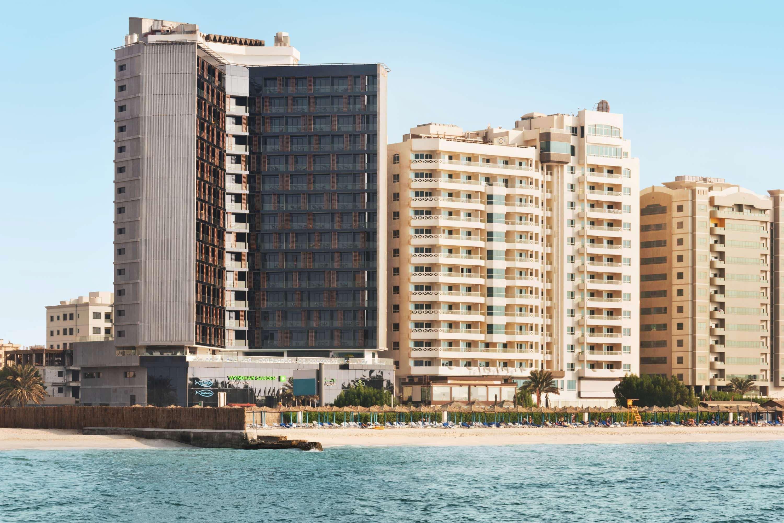 Hotel Wyndham Garden Ajman Corniche Exterior foto